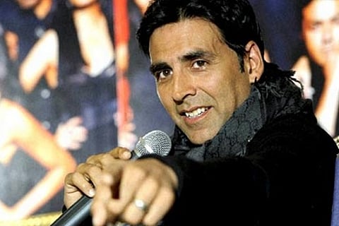 'Dil Cheez Tujhe Dedi' From Akki's 'Airlift' Out Now