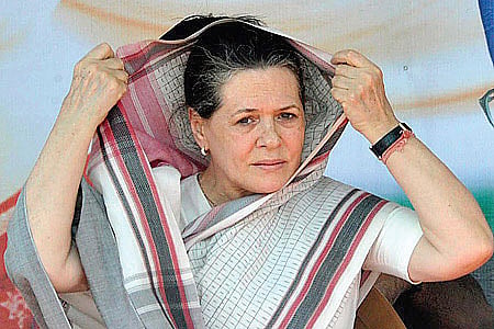Sonia plans to resuscitate Congress in Seemandhra