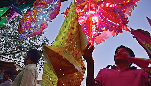 X-Mas Items Flood Market Ahead of Festival