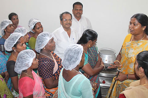 Amma Unavagam workers get hospitality tips