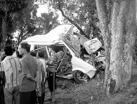 10 killed in road accident