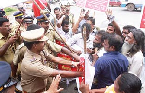 Hut protest thwarted, CPI(ML) warns of agitation on Bolgatty land issue