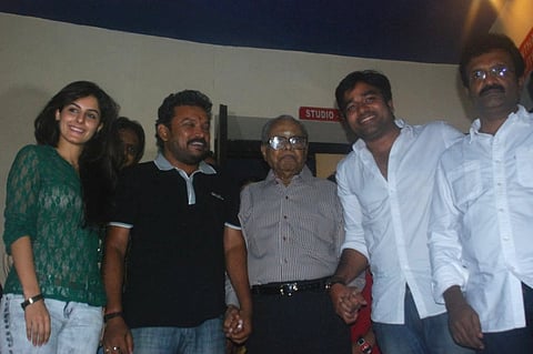 Filmmaker Balachander lauds new 'Thillu Mullu'