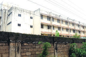 Women's Hostel polluting Puthanar, say local people