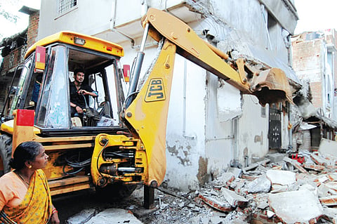 Close shave for tenants in balcony crash at Teynampet