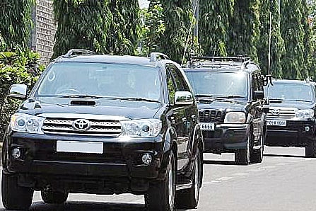 Delhi Chief Secretary Takes the Fuel Out of Rampant Escort Cars Misuse