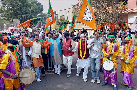 Saffron Spreads as Jharkhand Gift-wrapped to BJP