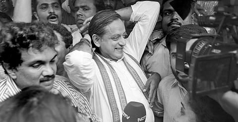 State Bucks Modi wave, Stays Bipolar