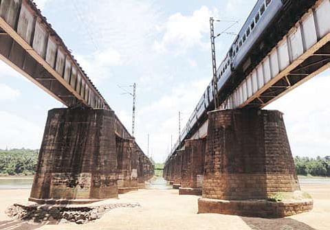 Bridge Over Bharathapuzha a Potential Threat