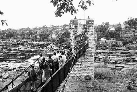Only 30 People at a Time Allowed on Hanging Bridge