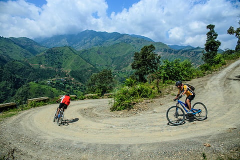 Mountain Bikers Ride High on Himachal Lofty Peaks