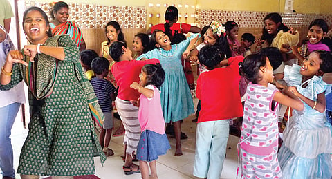 Taking Slum Kids the 'Extra' Mile