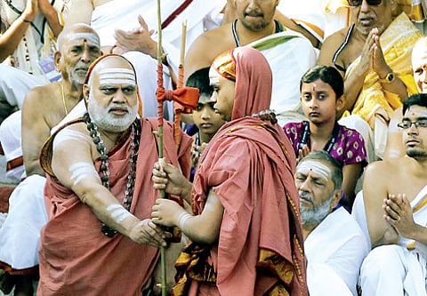 Sringeri Mutt Seer Anoints Successor