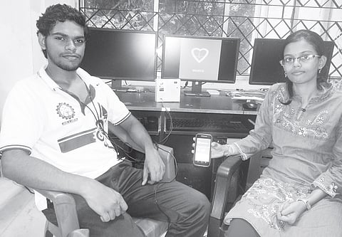 'Mini ECG' Unit Connected to Android Phone