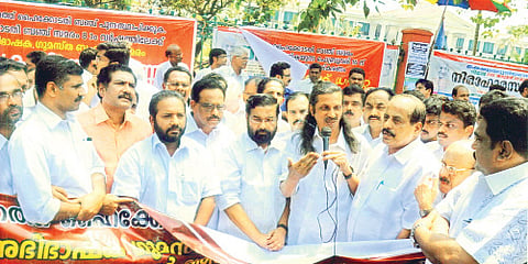 Advocates Boycott Courts