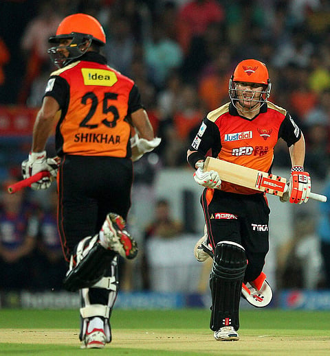 Henriques, Warner Make Merry as SRH Post 135 Off 11 Overs