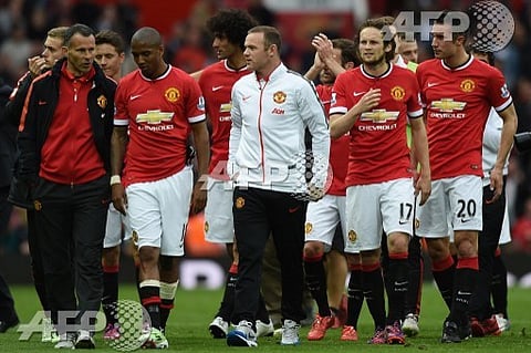 Manchester United's English striker Wayne Rooney (C) walks on the pitch with teammates after the English Premier League football match between Manchester United and Arsenal at Old Trafford in Manchester, northwest England. |AFP
