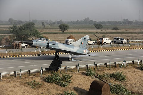IAF Mirage Makes First Ever Highway Landing in Yamuna Expressway as User Trial