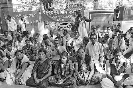Land oustees staging demonstration| Express