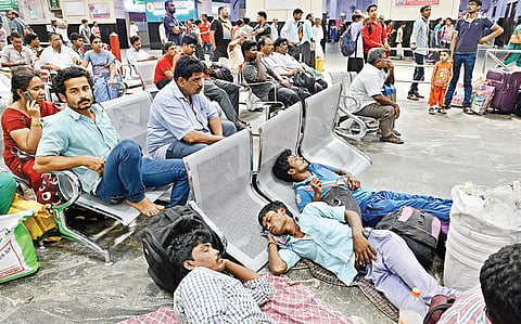 Waiting Passengers Pour on to Central Floors