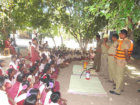 Government school children being briefed about disaster management protocols in Nagapattinam district | EPS