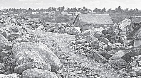 Fishermen at sea over setting up of dike