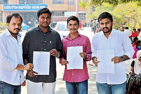 Techies throw #SaarkariDaawakanaSaval to KTR