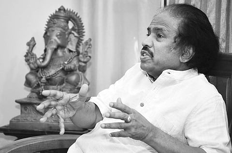  Pushkar V,Dr L Subramaniam; Lakshminarayana with his favourite violin;