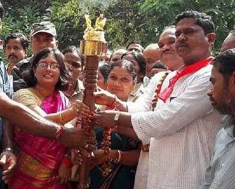 Dignitaries holding the ceremonial Mondei Mashal | Express