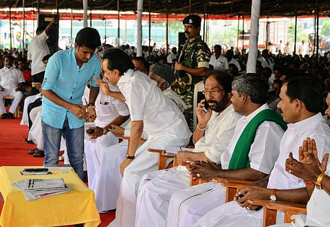 DMK working president M K Stalin staging a hunger strike protest in Tiruchy to condemn the alleged manhandling of DMK MLAs in Tamil Nadu assembly. | (M K Ashok Kumar | EPS)