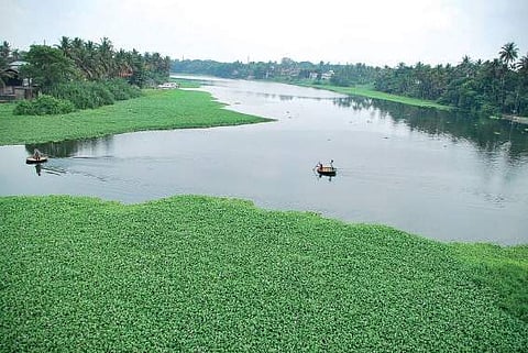 Effluent being pumped into Periyar.