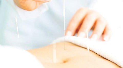Cooling kidney and spleen heat through acupuncture