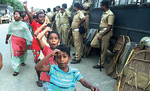 Children and residents of Puthuvype taking out a rally to receive those arrested and later released while they were protesting against the construction of an LPG Terminal violating the order of Green tribunal at Vypeen on Wednesday | Melton Antony