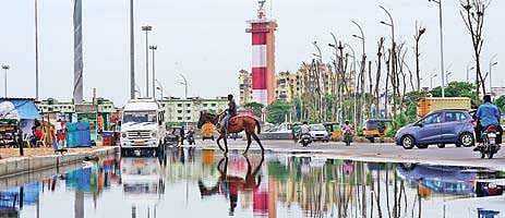 Waterlogging on Marina Beach Road after heavy downpour on Tuesday night | Sunish P Surendran