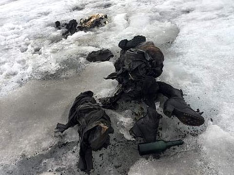 The perfectly preserved bodies lay close to each other, with at their side backpacks, a bottle, a book and a watch, the director of the ski area Glacier 3000, Bernard Tschannen told the daily newspaper Le Matin. An employee of the ski resort found the two
