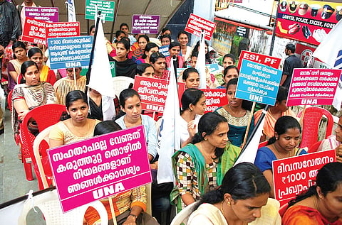 Nurses affiliated to United Nurses Association (UNA) staging a protest at High Court Junction, Kochi on Monday | K Shijith