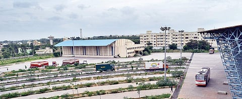 As against 2,000 trucks that arrive from Tamil Nadu and Puducherry the Attibelle checkpost has seen a huge reduction in the number of trucks, as manufacturers haven’t shipped consignments post the rollout of GST | JITHENDRA M