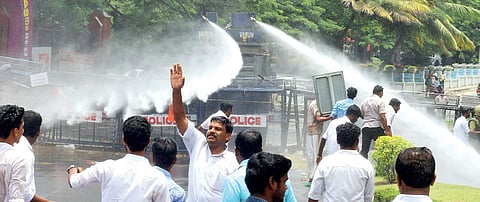 The police using water cannons at the Youth Congress Assembly march at War Memorial Junction at Palayam | kaviyoor santhosh