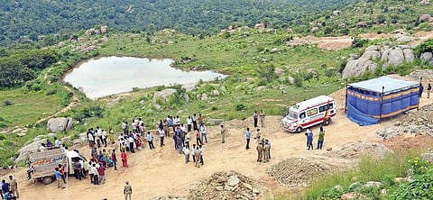 Kurubarapalya Bande near Ramohalli where Sharath was buried. Post-mortem was conducted on the spot | vinod kumar t