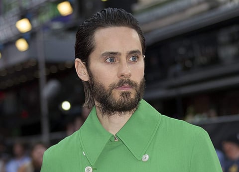 Though the ‘Dallas Buyers Club’ star did not give out used condoms and other equally creepy gifts, he did actually give gifts that he thought the Joker might give to the cast and crew.