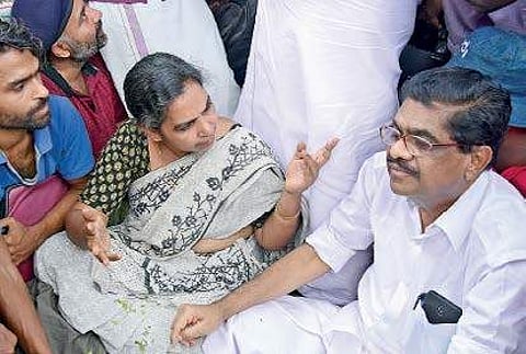 Sreejith’s mother Ramani talking to senior Congress leader V M Sudheeran in front of Secretariat on Monday. Sreejith has been protesting here for over two years demanding justice for his brother Sreejeev | B P Deepu