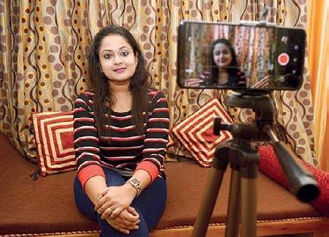 Niranjana Naushad, a Youtube Vlogger Manu R Mavelil