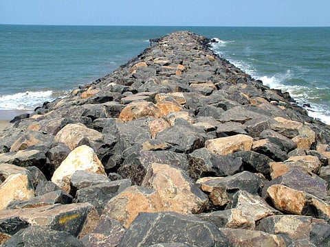 Groynes along the Ennore Expressway. (Photo | EPS)