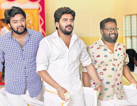 A still from Natpuna Ennanu Theriyuma.