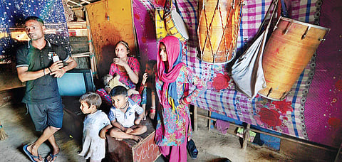 A Sapera family at Dharampura