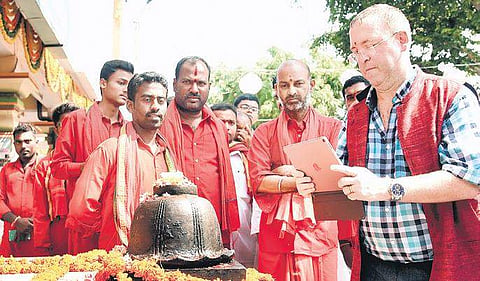 British Deputy High Commissioner Andrew Fleming offering prayers at Mahashakti Temple in Karimnagar on Saturday| Express photo