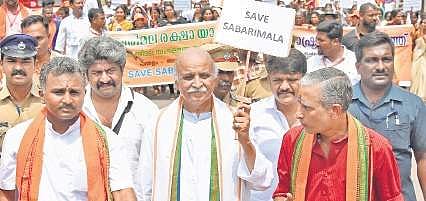 Antarrashtriya Hindu Parishad international working president Praveen Togadia leading the protest march to the Cliff House | B P Deepu