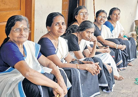 Women devotees taking rest in front of Malikapuram temple | Express