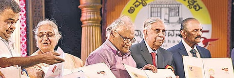 Founder of Maiyas, Sadananda Maiyas, Infosys Foundation chairperson Sudha Murty, Prof C N R Rao, Justice M N Venkatachalaiah and poet Nissar Ahmed release stamps | Vinod Kumar T