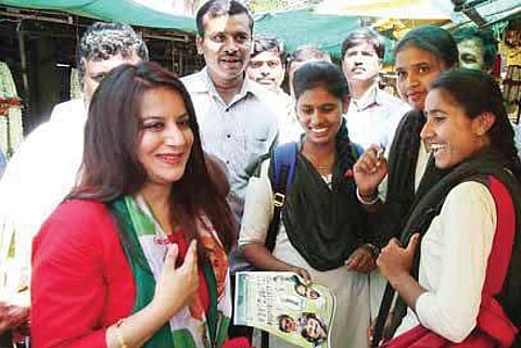 Actress and JD(S) star campaigner Pooja Gandhi seen campaigning for Madhu Bangarappa in Gandhi Bazaar in Shivamogga on Monday | Shimoga Nandan
